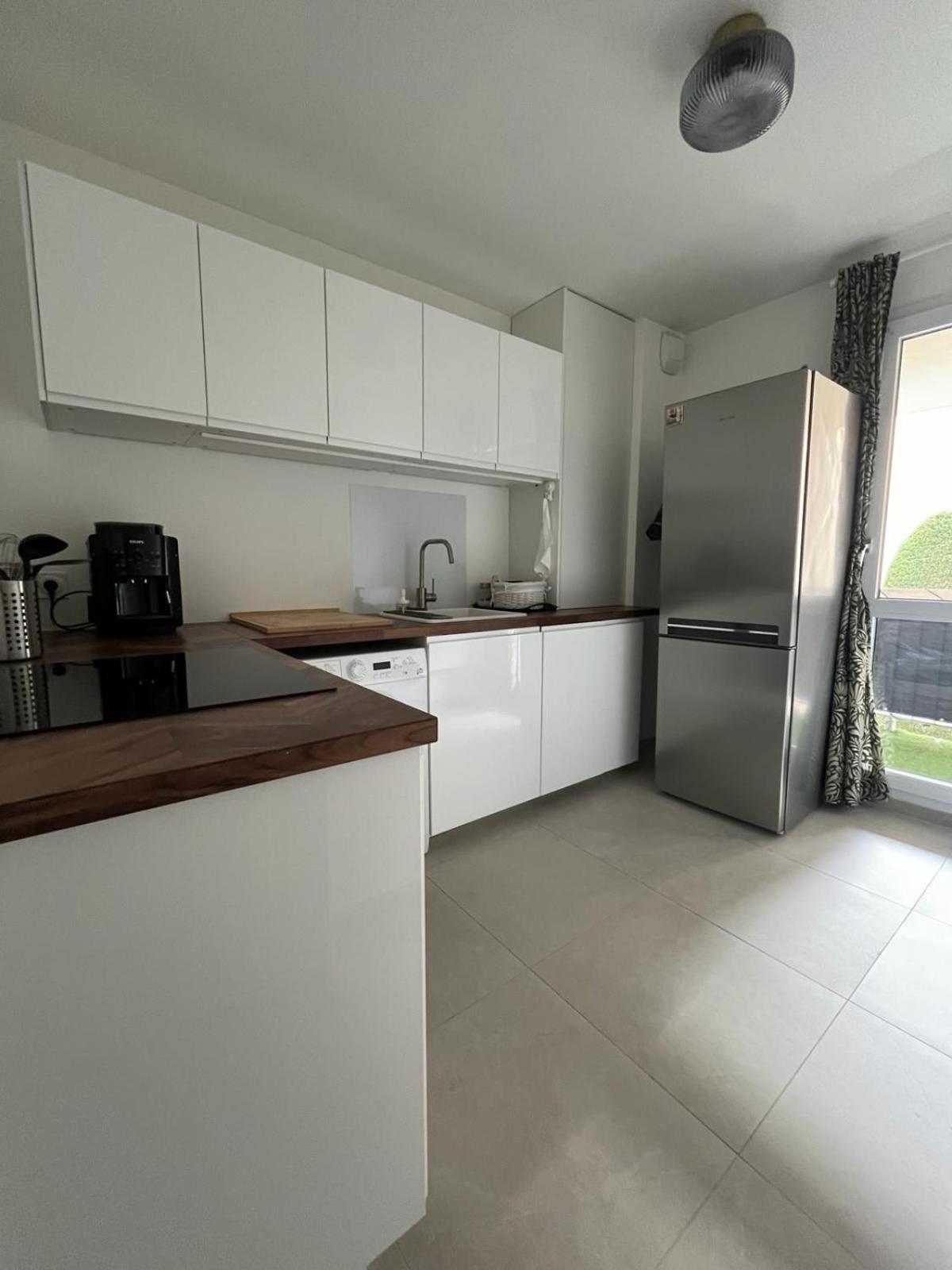 Appartement Cosy Et Confortable Saint-Genis-Laval Exterior photo