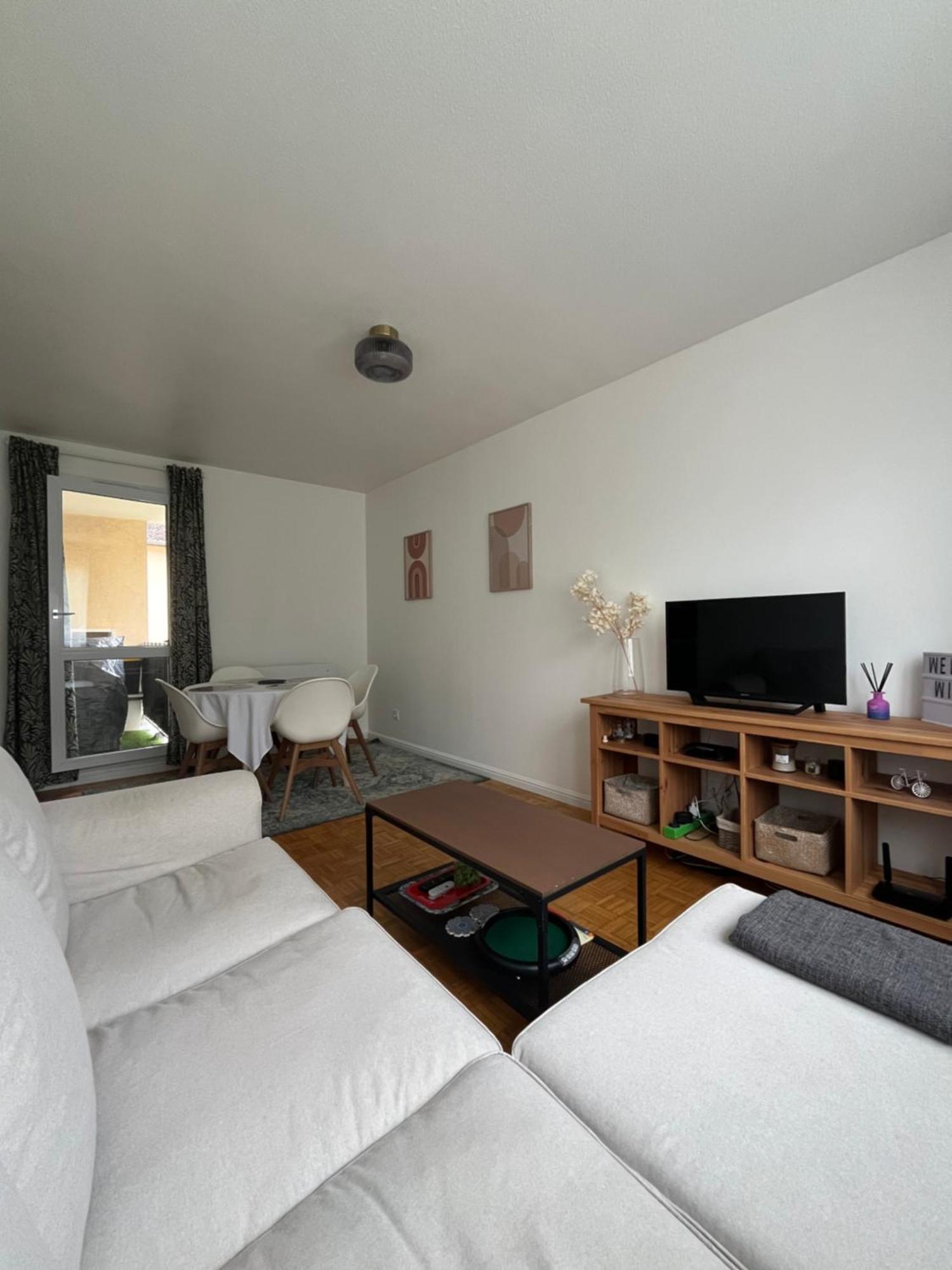 Appartement Cosy Et Confortable Saint-Genis-Laval Exterior photo