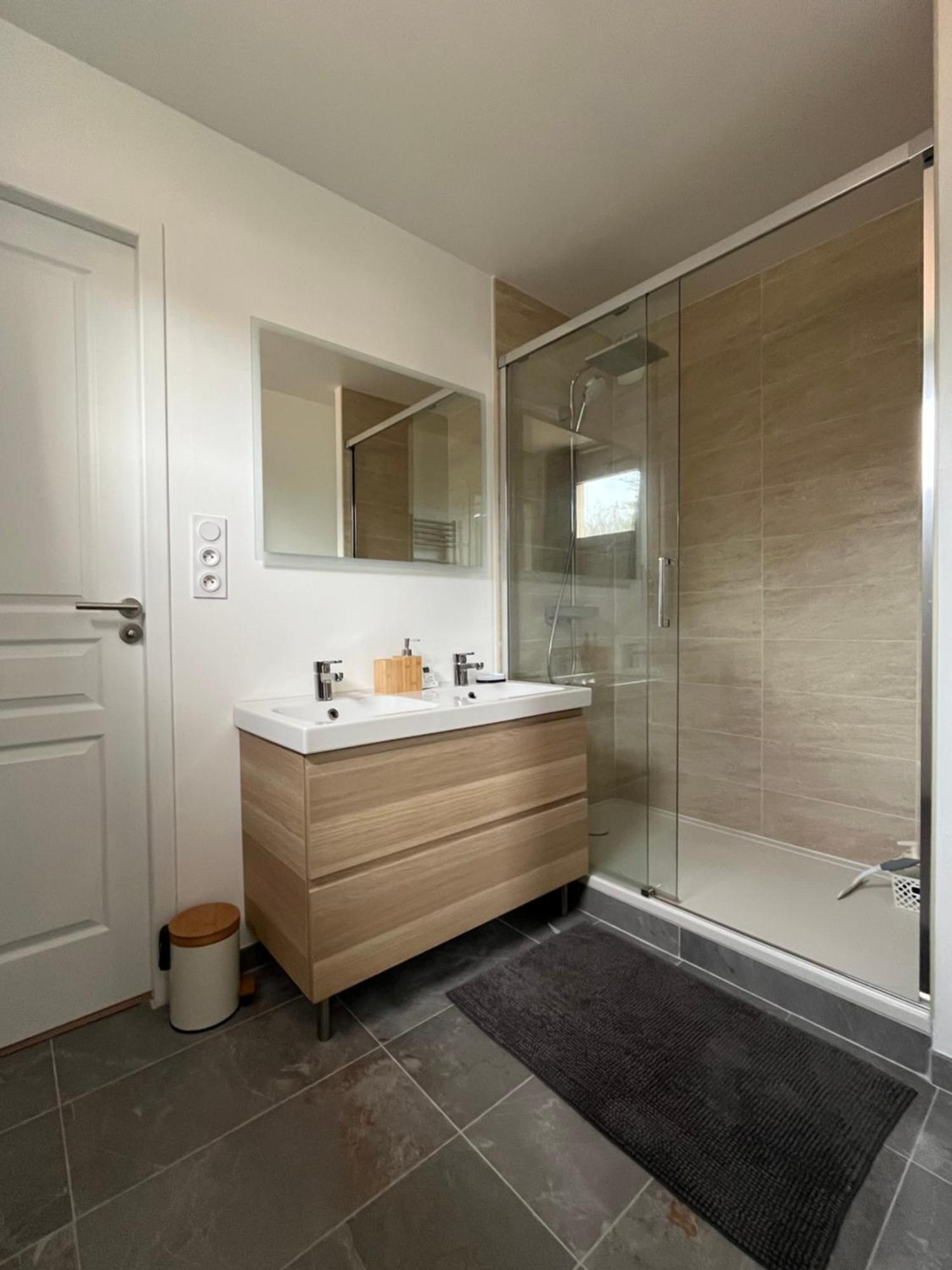 Appartement Cosy Et Confortable Saint-Genis-Laval Exterior photo