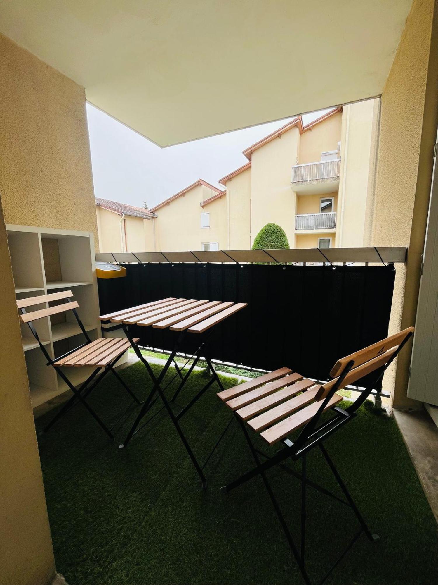 Appartement Cosy Et Confortable Saint-Genis-Laval Exterior photo